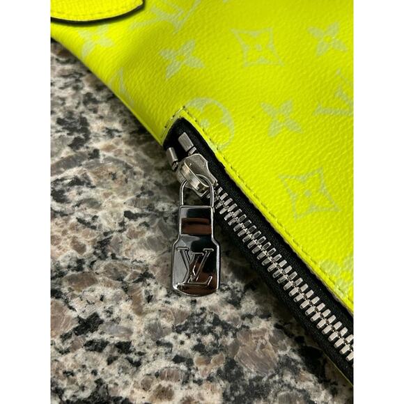 Louis Vuitton Taigarama Duo Sling Bag Neon Yellow 347072 - Picture 9 of 16